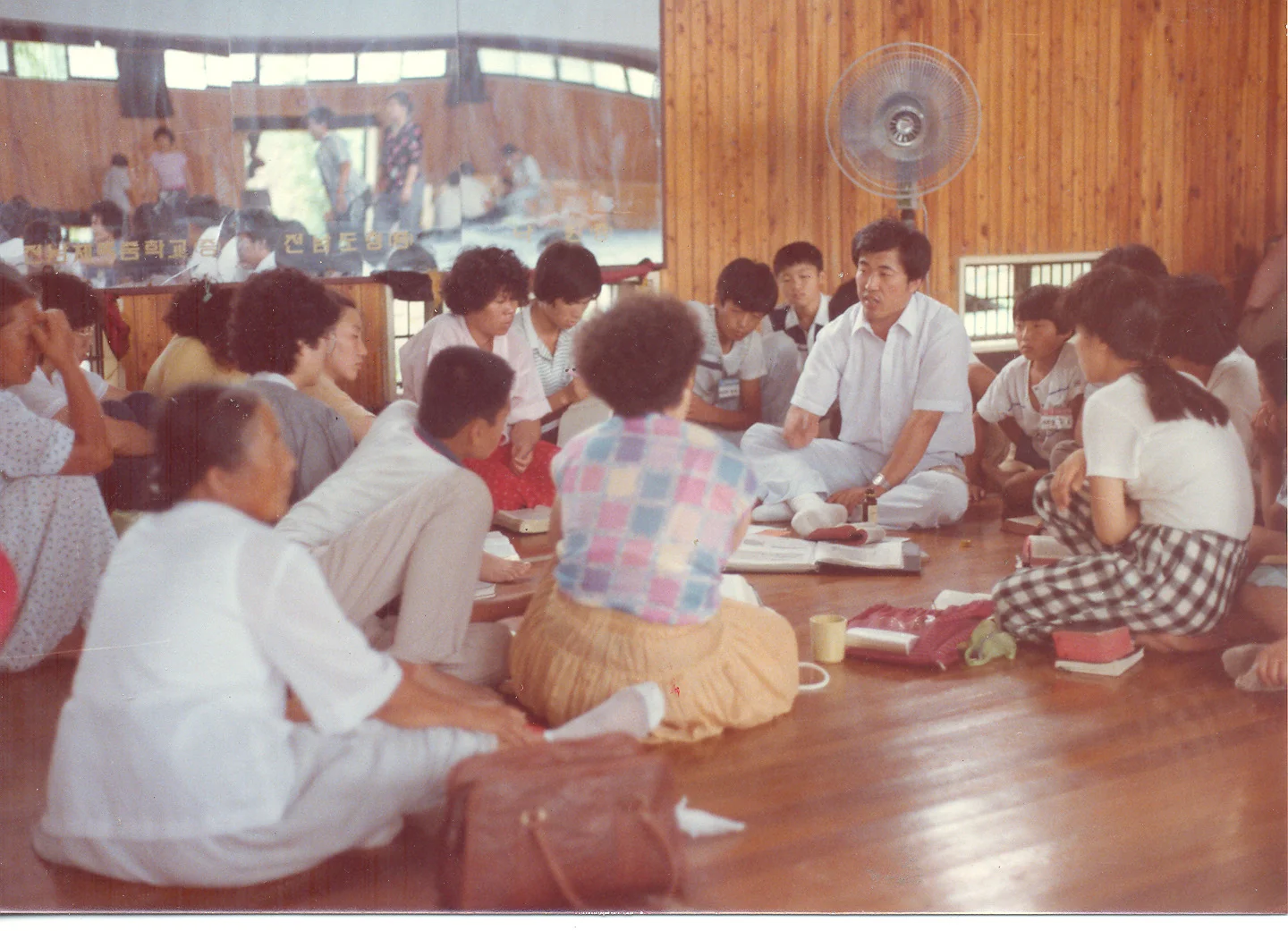 1983년 하계수양회 교제모습